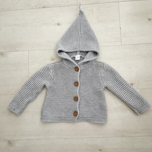 Norstrom's Gray Baby Hooded Sweater with Wooden Buttons Size 12 Months - Picture 1 of 3